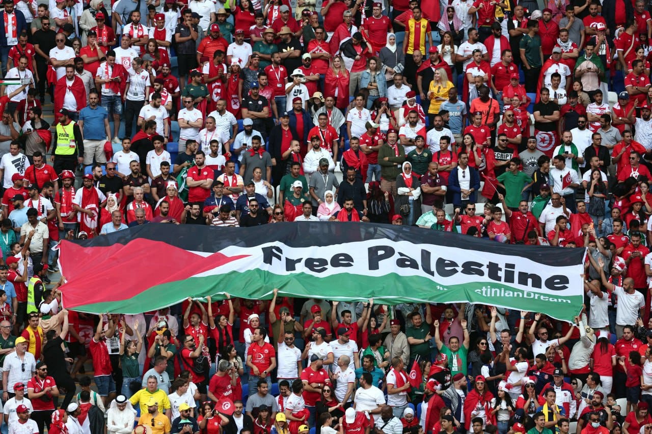 Tunisian fans unfurl Palestine flag at World Cup