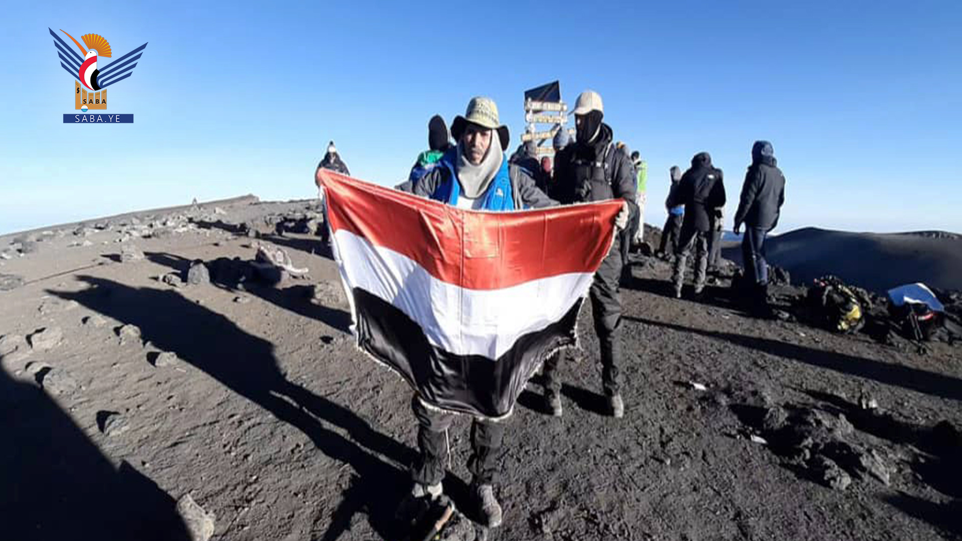 Le voyageur Al Qasimi réalise un nouveau record en escaladant le plus haut sommet d'Afrique