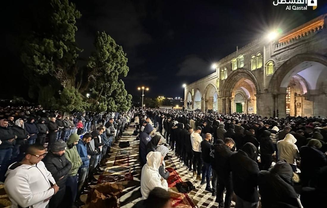 150 ألف مصل يؤدون صلاة العشاء في المسجد الأقصى المبارك