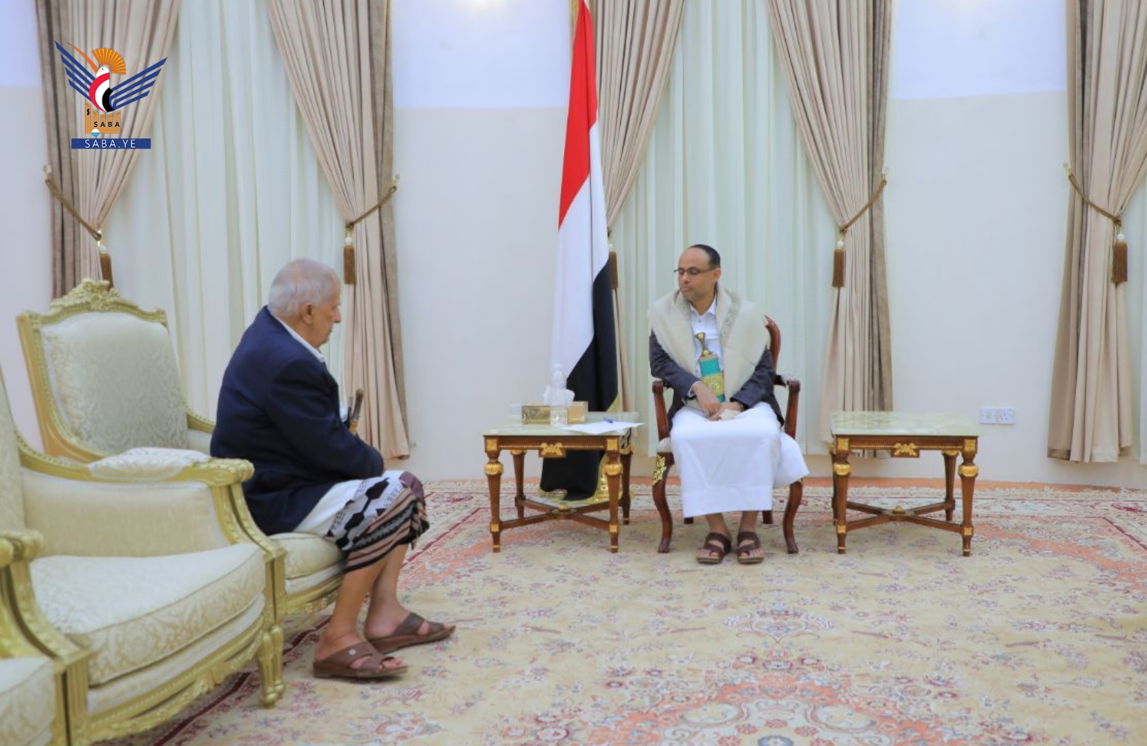 Präsident Al-Mashat trifft sich mit dem Berater des Obersten Politischen Rates, Ahmed Al-Ahwal