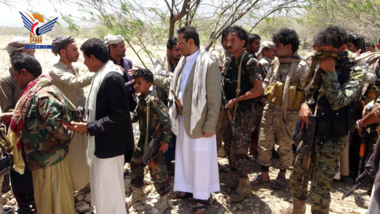 Une visite de l'Aïd chez les stationnés ​sur le front de Kirsh dans le gouvernorat de Lahj