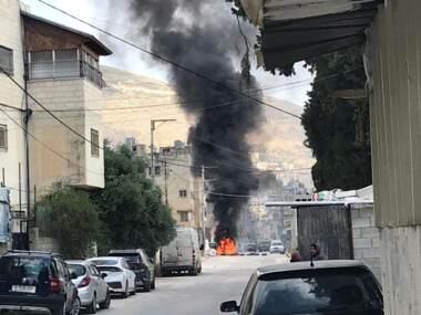 Dos jóvenes palestinos murieron y otros resultaron heridos por las balas del enemigo sionista durante los enfrentamientos en el campo de refugiados de Balata
