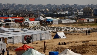 Nach den Drohungen des Feindes, die Vertriebenen in Rafah gewaltsam zu evakuieren, eskalieren die internationalen Warnungen