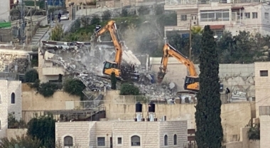 Zionist authorities issue stop work orders for homes, shops southern Nablus 