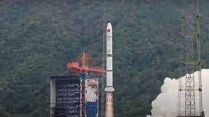 الصين تطلق 9 أقمار صناعية جديدة إلى مدارات الأرض بنجاح