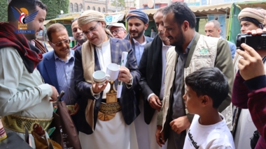 أمانة العاصمة.. وزير الاقتصاد يزور سوق الخميس للأسر المنتجة