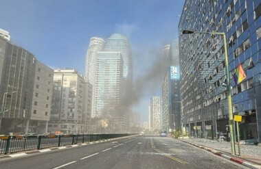سقوط صواريخ ايرانية بشكل مباشر في 4 مناطق في الأراضي الفلسطينية المحتلة أعقبه هجوم بالمسيرات