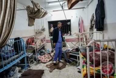 Gesundheitsministerium in Gaza: Der Feind setzt das Leben von medizinischem Personal und Vertriebenen im Nasser-Krankenhaus in „extreme Gefahr“
