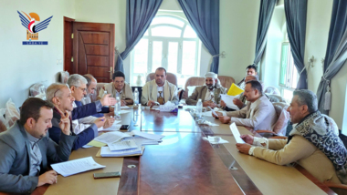 Sa'ada Tenders Committee reviews local authority's project plan for current year
