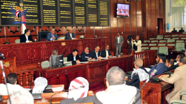مجلس النواب يهنئ بعيد الاستقلال، ويحذر من التوقيع على أي قروض باسم الجمهورية اليمنية