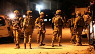 Verletzung einer Reihe von Palästinensern und Verhaftungskampagne aufgrund feindlicher Einfälle in das Westjordanland