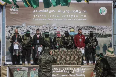 عائلات الأسرى الإسرائيليين تطالب بضم غزة لاتفاق وقف إطلاق النار مع إيران