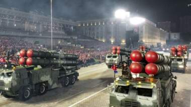 Corea del Norte celebra el Día de la Victoria con un gran desfile militar que incluyó los últimos tipos de armas