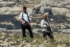 مستوطنون ينصبون خيمة على أراضي الفلسطينيين