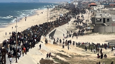 اصابة عدد من النازحين الفلسطينيين جراء اطلاق العدو النار تجاههم عند شارع الرشيد بغزة
