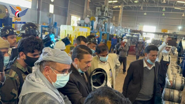 Minister of Economy visits Yemeni gas cylinder factory