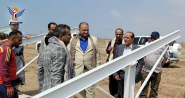 Maqbouli und Al-Bukhaiti inspizieren Station Ras Kathnib und das nationale Solarstromerzeugungsprojekt