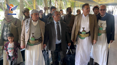 La présidence du Parlement visite la tombe du président martyr Al-Sammad