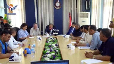 Verkehrsminister bespricht mit dem Leiter der Mission der Vereinten Nationen deren Aktivitäten in den Häfen des Roten Meeres