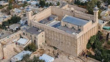 Palestinian minister: Roofing Ibrahimi yard harms Mosque's historical position