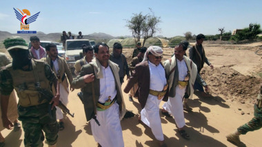 Muhammad Ali Al-Houthi revisa el progreso de los trabajos en el proyecto de la presa de Awirah en el distrito de Sahar, Saada