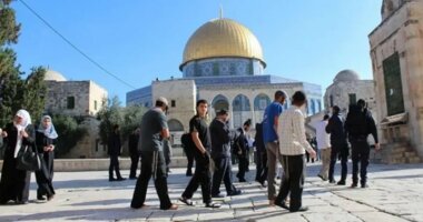 Settlers storm Aqsa Mosque yards