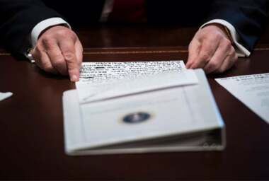 Trump dice que publicará documentos clasificados relacionados con asesinatos en Estados Unidos