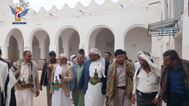 Taiz.. Al-Houthi y Al-Masawi visitan la mezquita Al-gand y el jardín de infancia Al-Shuhada