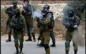 إصابة فلسطينيين برضوض جراء اعتداء العدو الصهيوني عليهما بالضرب  جنوب بيت لحم