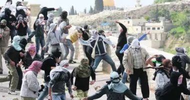 Un palestino murió a consecuencia de sus heridas durante la Intifada de Al-Aqsa y un barco pesquero resultó dañado en el mar de Gaza