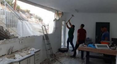 Zionist army forces Palestinians to demolish their home