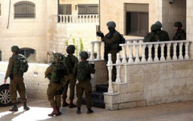 Zionist enemy notifies family of the Palestinian martyr Raafat Dawasa of demolition of their home in Jenin