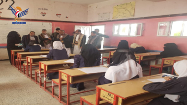 ​وكيلا وزارة التربية ومحافظة صنعاء يتفقدان اختبارات الثانوية بمدرسة النصر للبنات