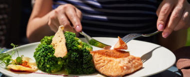دراسة مدتها 20 عامًا تكشف أن النظام الغذائي الشهير لا يفعل الكثير لتقليل مخاطر الخرف