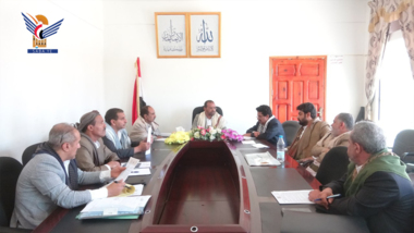 Der Ausschreibungsausschuss in Saada bespricht den Fortschritt der Umsetzung einer Reihe von Straßenprojekten