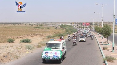 En Hodeidah... Funeral de los cuerpos de los mártires de la institución del agua que fueron blanco de la agresión estadounidense