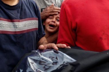 Märtyrer und Verwundete bei einem zionistischen Überfall auf das Nuseirat-Lager im zentralen Gazastreifen