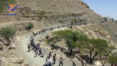 Marsch und Manöver für Absolventen offener Kurse in Kohlan Afar, Hadschah