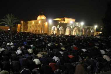   130ألف مصلٍ أدوا صلاة العشاء في المسجد الأقصى