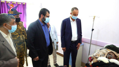Le ministre de la Santé inspecte l'état des blessés suite à l'explosion d'une station-service à Bayda