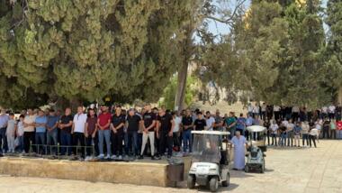 40 thousand perform Friday prayers in Al-Aqsa Mosque