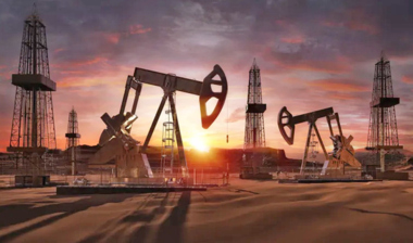 ارتفاع النفط متأثرًا بخفض وكالة 