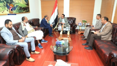 Finance Minister meets head of Dhamar General Hospital Authority