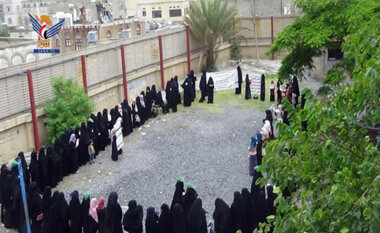 Un stand de femmes dans la ville de Hajjah pour condamner le crime de viol à Hays