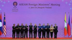 قادة دول جنوب شرق آسيا يبدأون قمتهم بالدعوة إلى فتح السوق الإقليمية