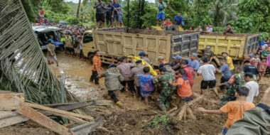 Indonesian earth collapse leaves 23 people killed, 35 missing