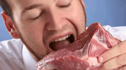 خطر اللحم النيء على جسم الإنسان