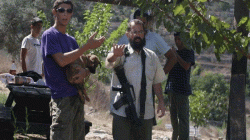 مستوطنون يعتدون على مواطنين فلسطينيين وسط الخليل