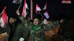 وحدات من الجيش السوري  تلتقي في تلة العيس بعد دحر الإرهابيين عنها