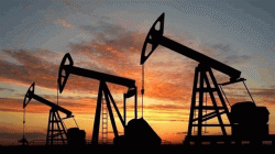 تراجع أسعار النفط بفعل مخاوف الطلب مع انتشار كورونا